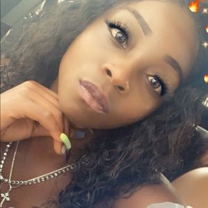 Meet your Posher, Diona